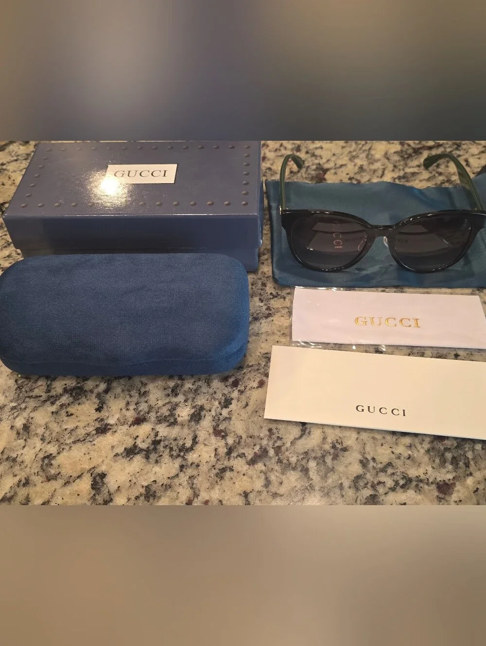 Gucci GG0854SK - Sunglasses with Green and Red Temple Stripes